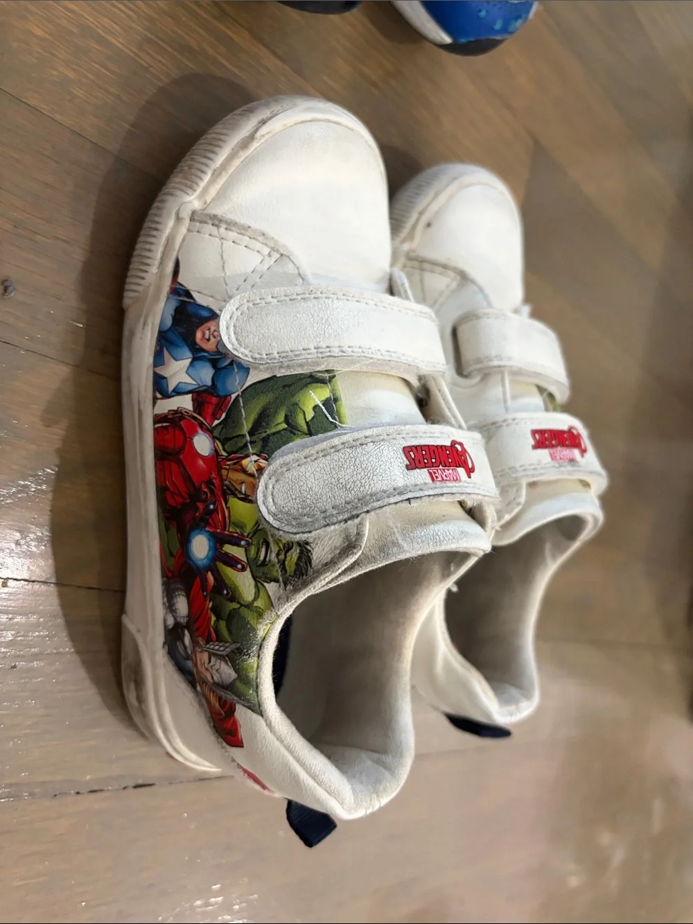 Boys 11 Marvel Spider-Man light up & avengers Sneakers guc
